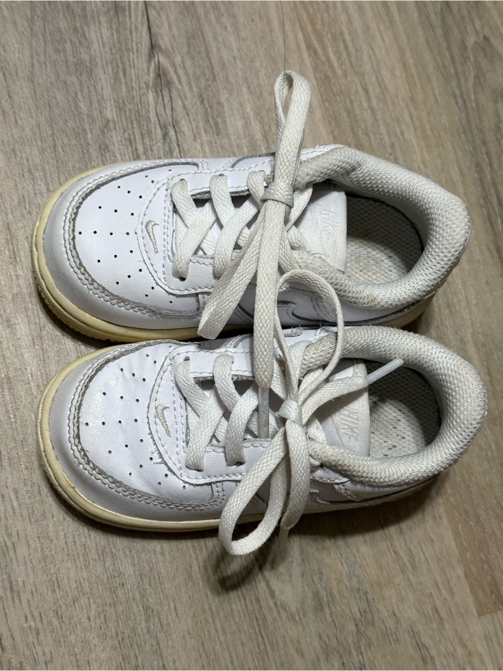 Nike White Kids Sneakers with Cream Sole - Picture 3 of 4